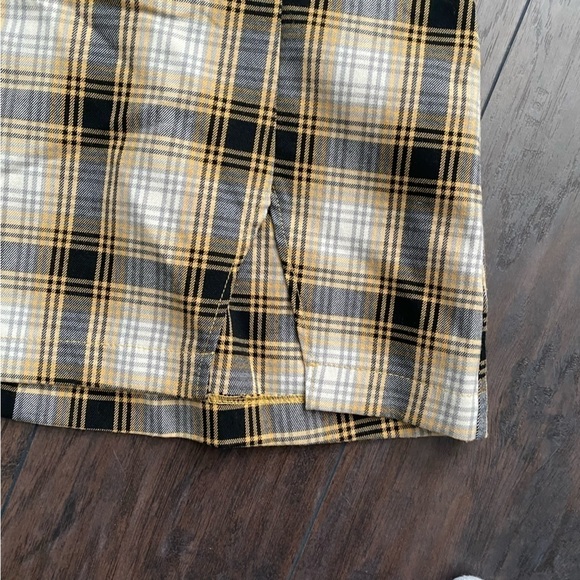 Urban Outfitters Yellow Plaid Mini Skirt Size Medium Split Slit Side Academia - Picture 3 of 8